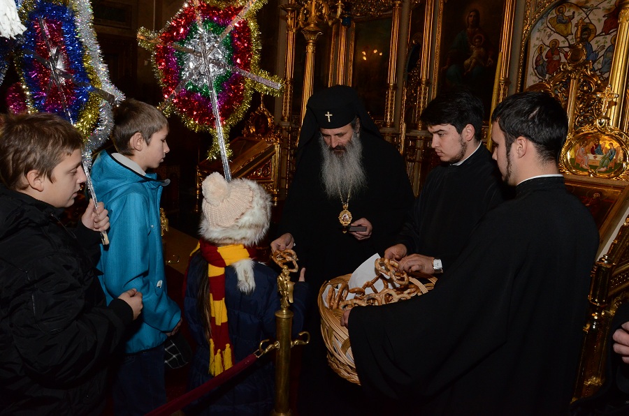 200 de copii au colindat la Catedrala mitropolitană din Iaşi