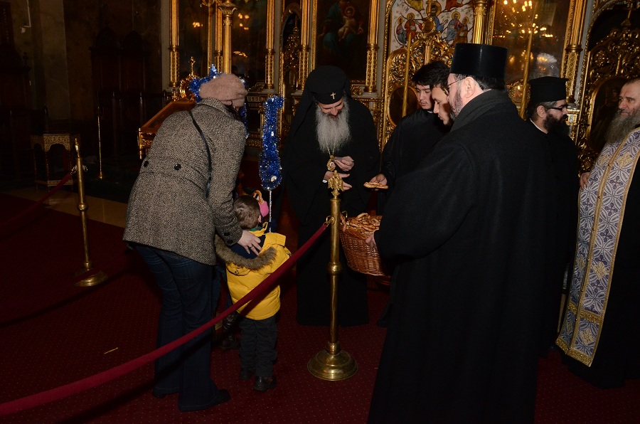 200 de copii au colindat la Catedrala mitropolitană din Iaşi