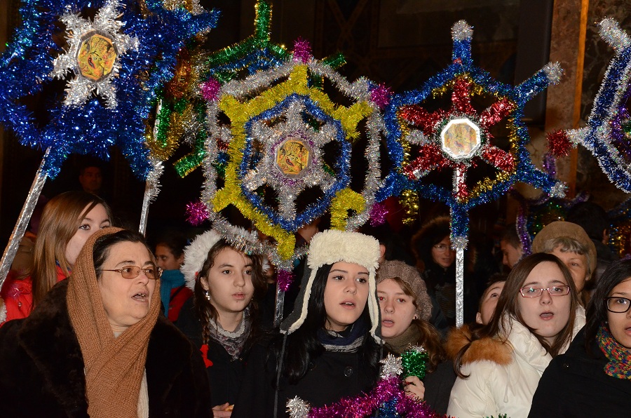 200 de copii au colindat la Catedrala mitropolitană din Iaşi