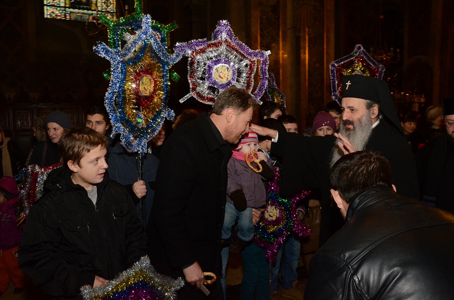 200 de copii au colindat la Catedrala mitropolitană din Iaşi
