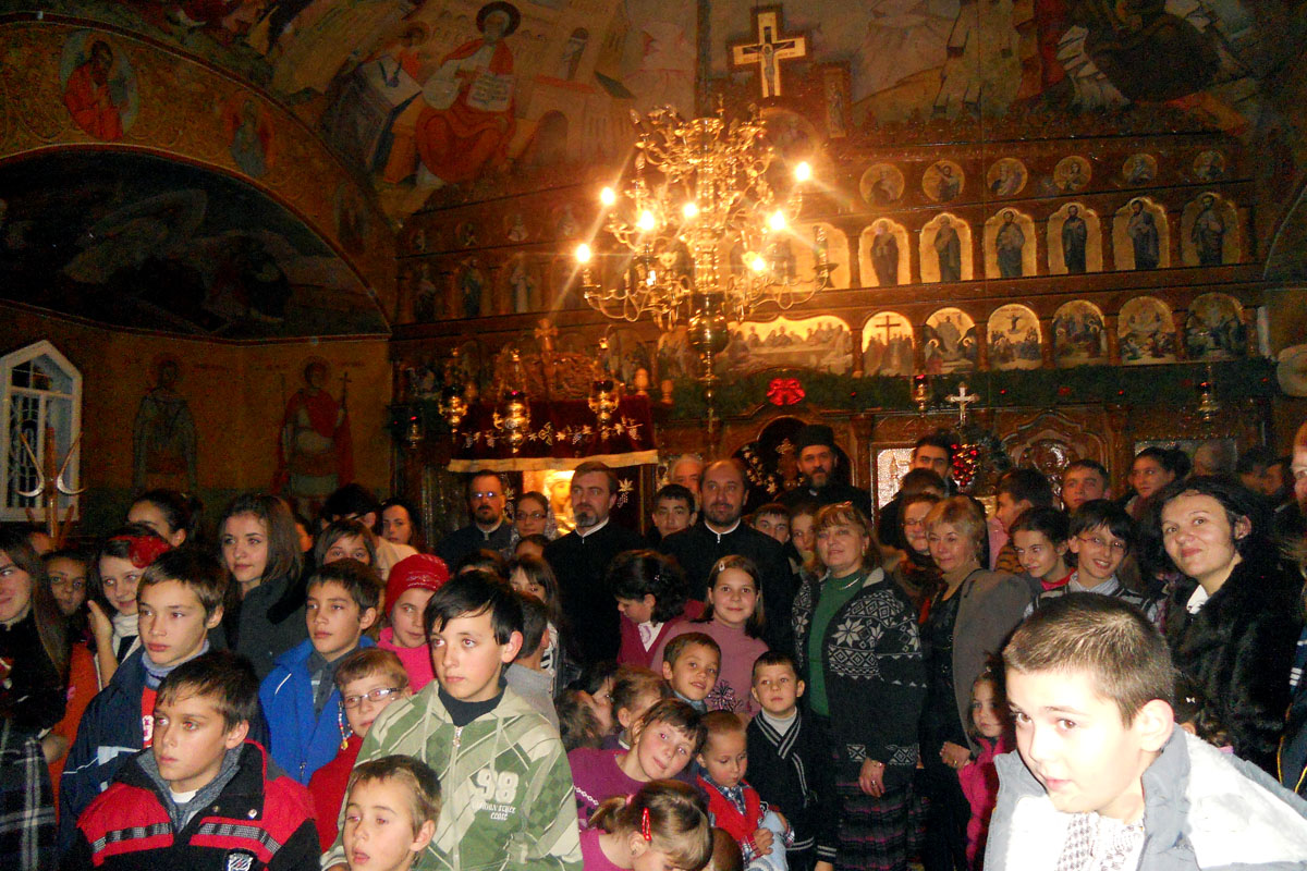 Daruri pentru 100 de copii nevoiaşi, la Săcăluşeşti