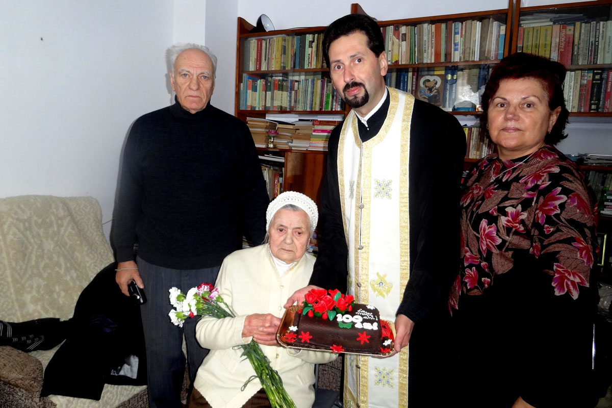 Slujbă de mulţumire pentru o vrednică enoriaşă la împlinirea a 100 de ani