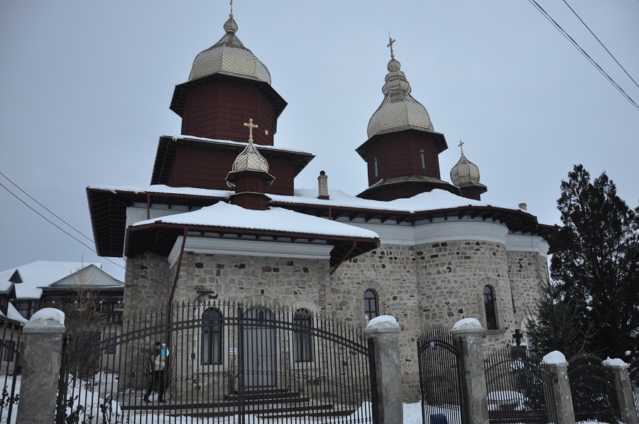 Slujbă în sobor la parohia Filioara, comuna Agapia