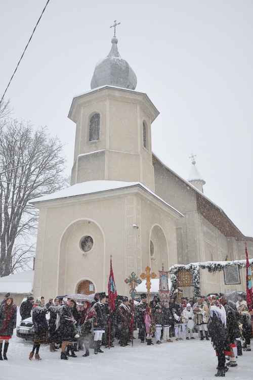 Liturghie arhierească şi sfinţire de agheazmatar la Vicovu de Sus