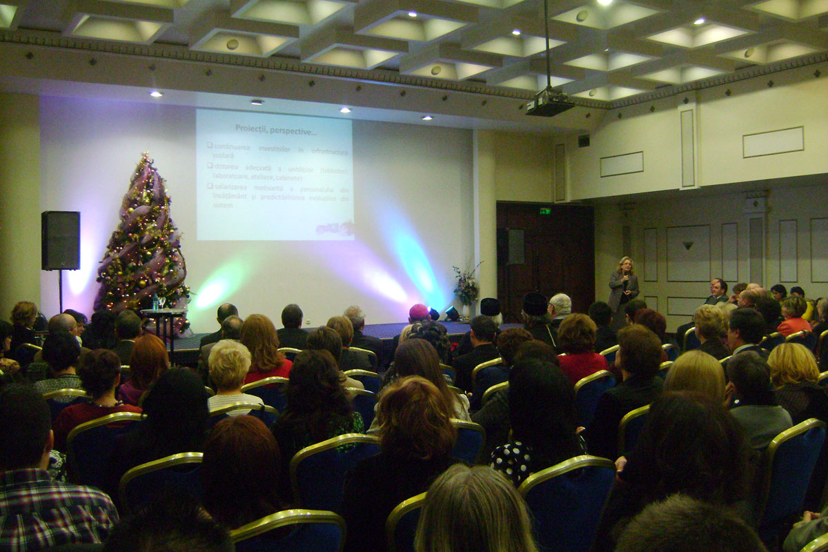 Distincţii pentru 18 directori de şcoli din Iaşi