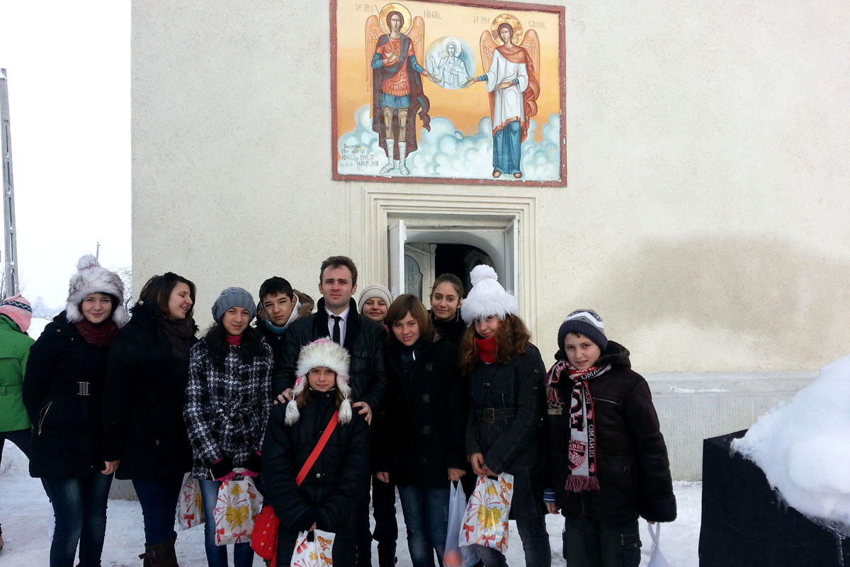 Colinde la Biserica „Sf. Arhangheli Mihail şi Gavriil“din Cozmeşti