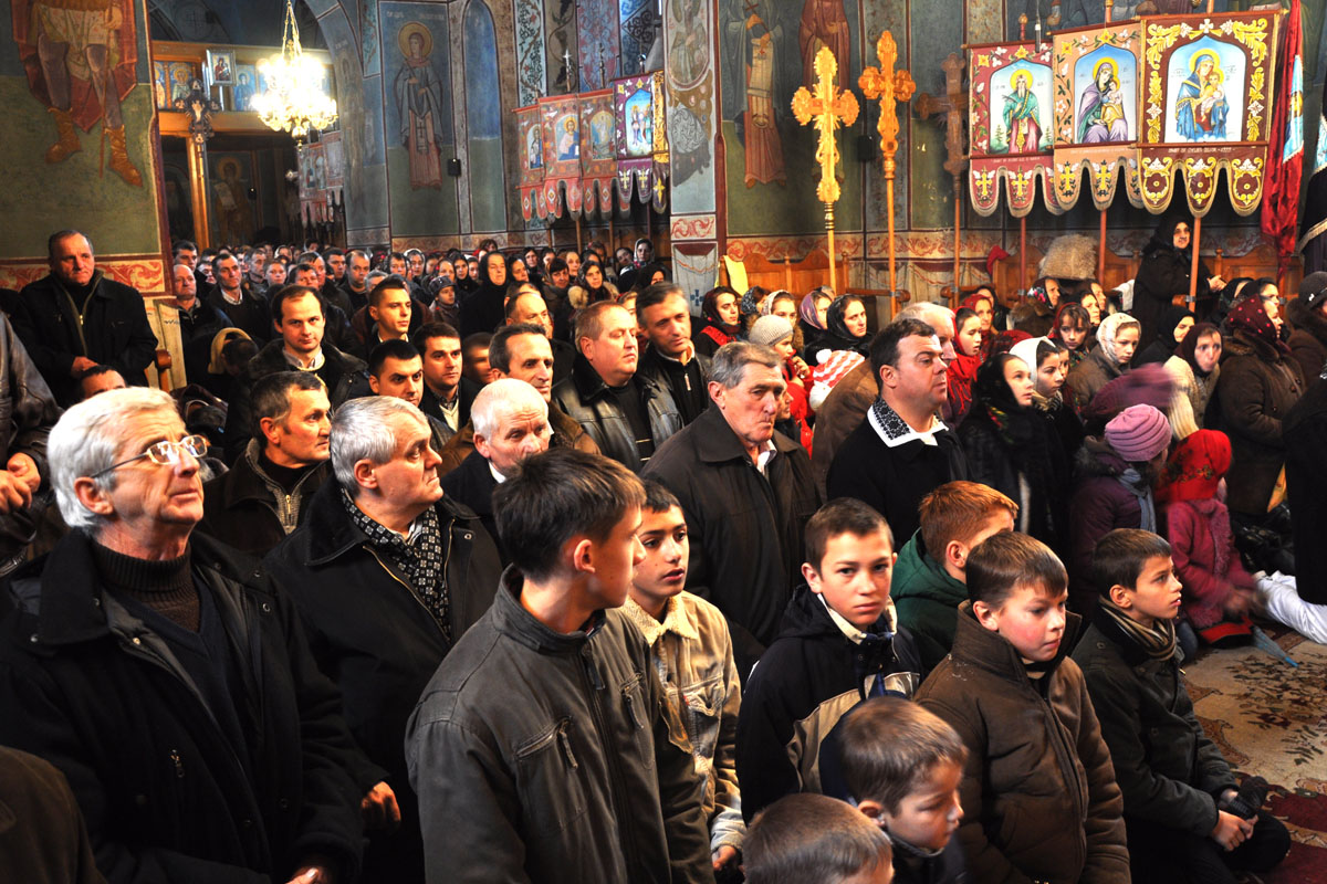 Liturghie arhierească şi sfinţire de agheazmatar la Vicovu de Sus