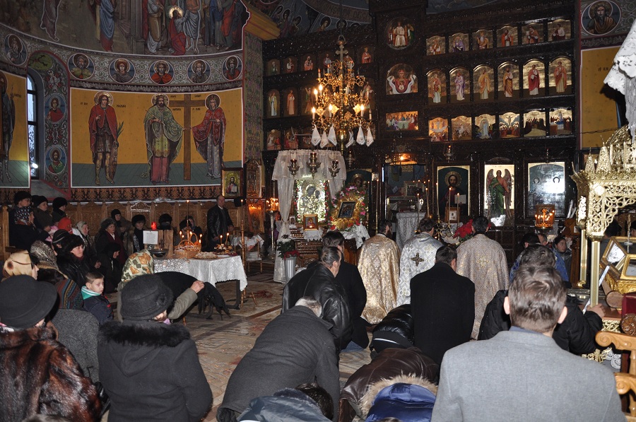 Slujbă în sobor la parohia Filioara, comuna Agapia