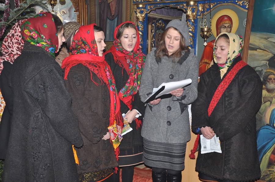Serbarea „Naşterea Domnului“ a devenit tradiţie la biserica din Vicovu de Sus – Est