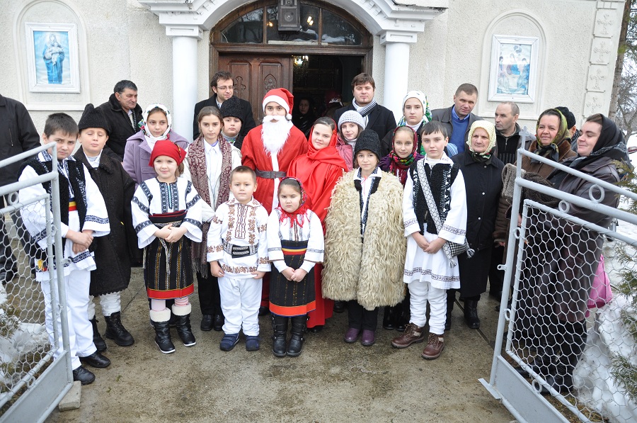 Serbarea „Naşterea Domnului“ a devenit tradiţie la biserica din Vicovu de Sus – Est