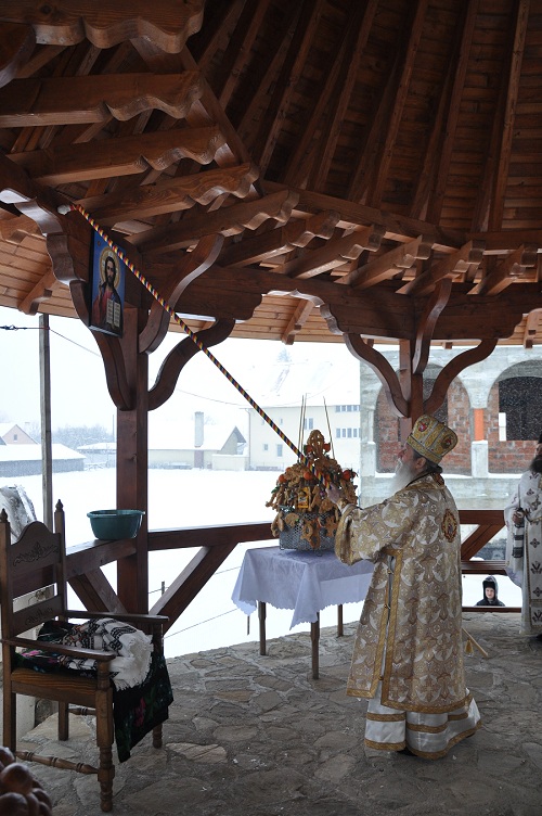 Liturghie arhierească şi sfinţire de agheazmatar la Vicovu de Sus