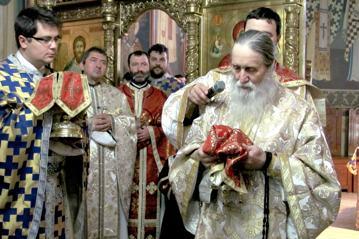 Slujbă arhierească la Biserica „Sfântul Andrei“ din Burdujeni
