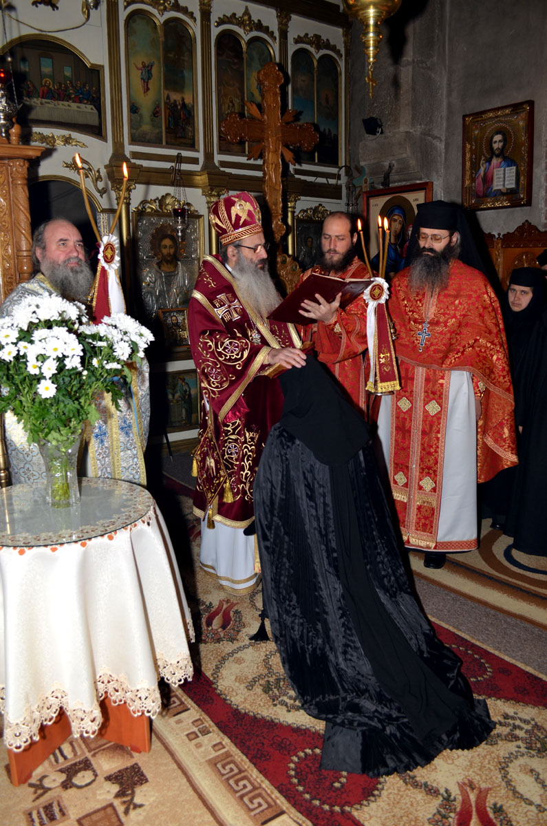 Hirotesia noii stareţe de la Mănăstirea Războieni