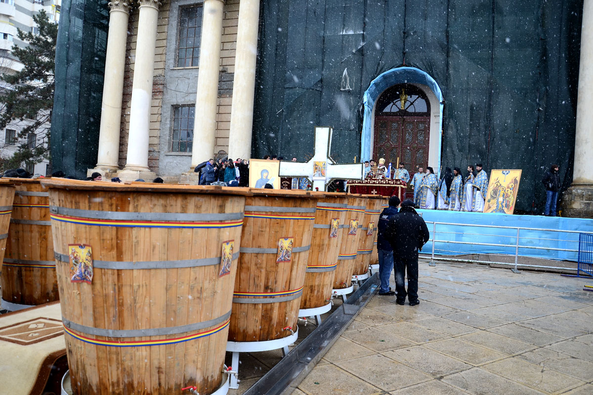 „Botezul Domnului s-a făcut pentru ca Dumnezeu să dobândească Sieşi popor ales“