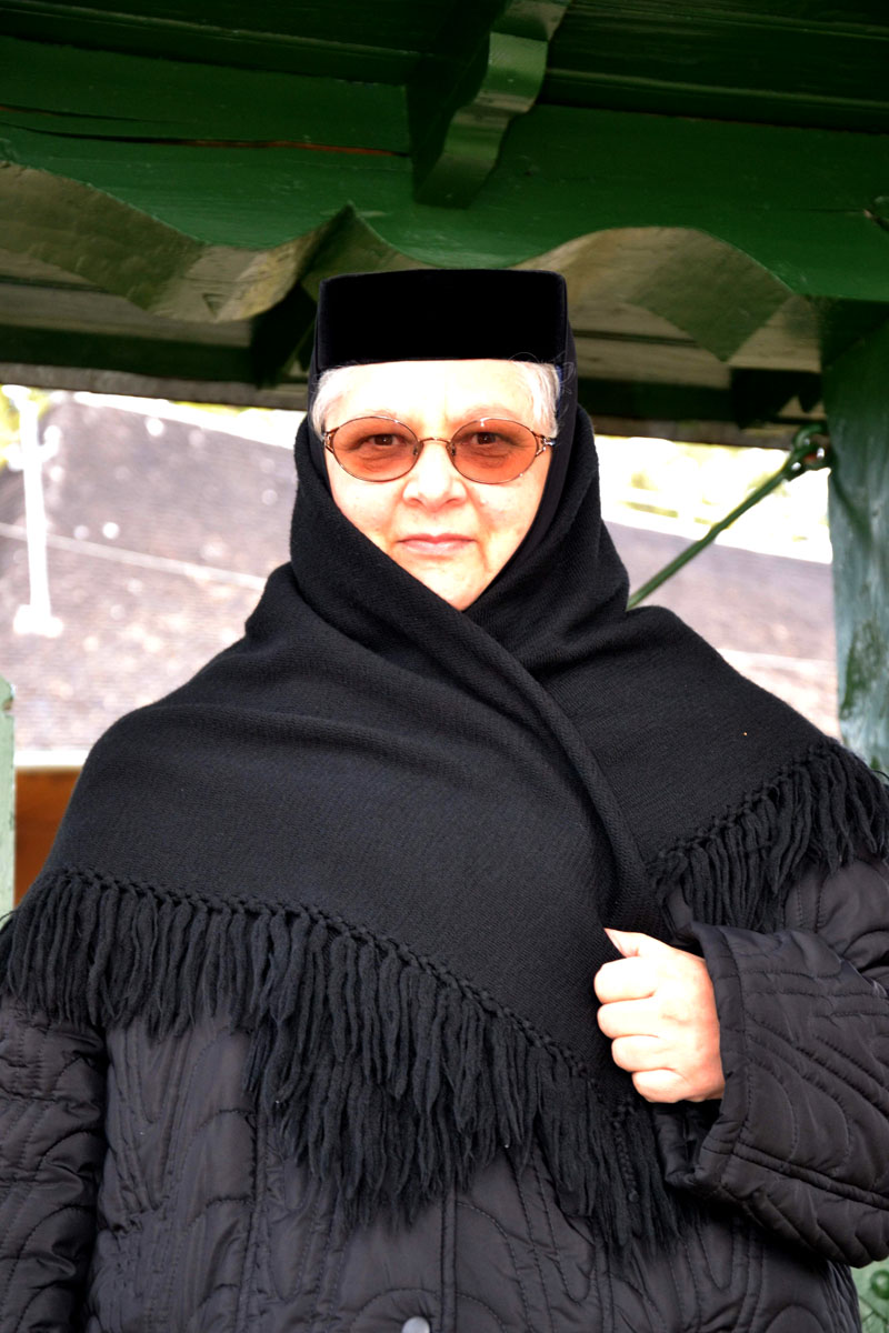 Maica Filoteia Cosma Bisericuţele din satul măicuţelor