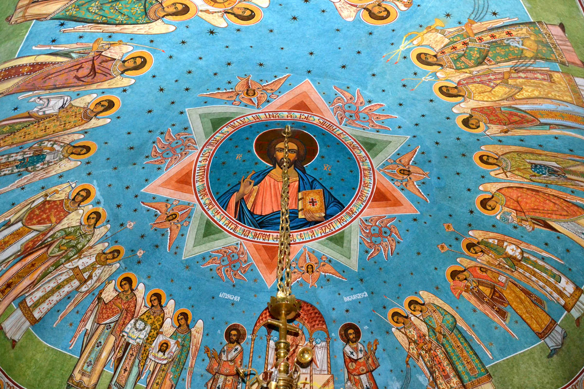 Liturghia îngerească, pe bolta din naosul bisericuţei din cimitir Bisericuţele din satul măicuţelor