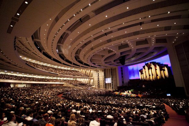 Moartea mall-urilor şi spiritul de catedrală