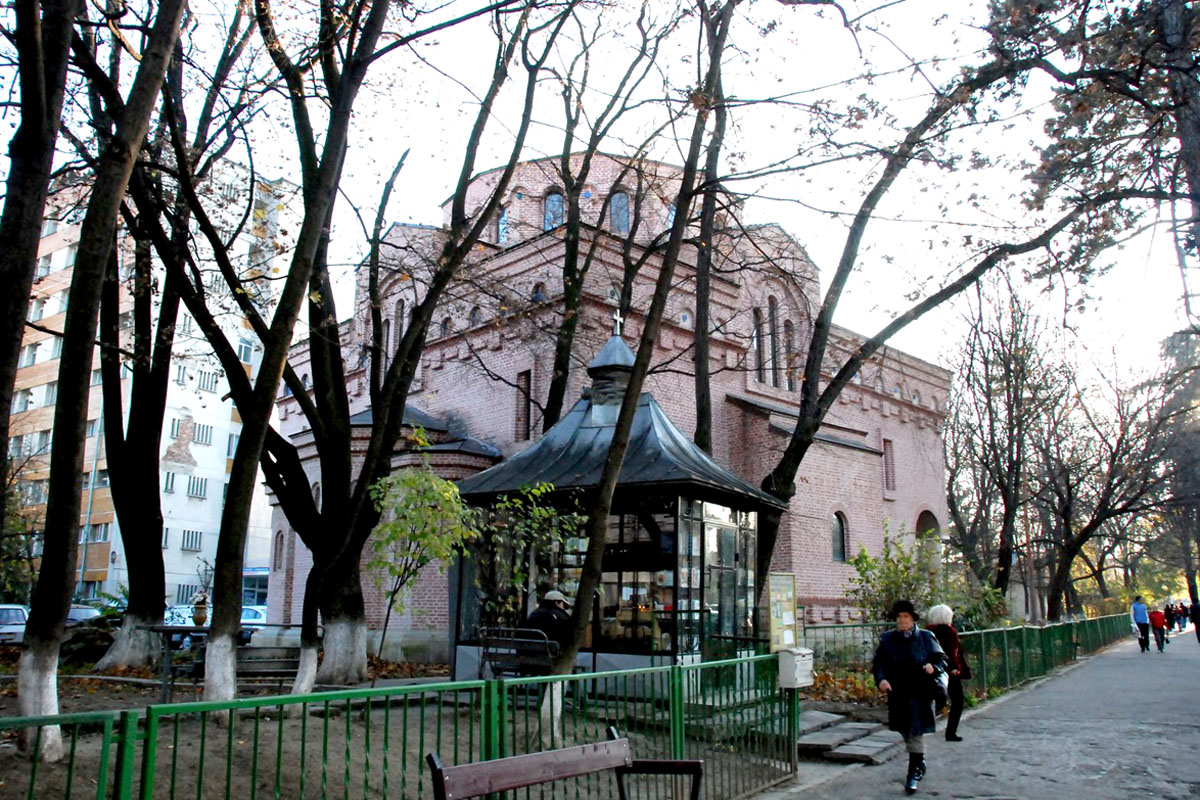 Sărbătoarea Sfântului Vasile cel Mare, la Roman şi Botoşani