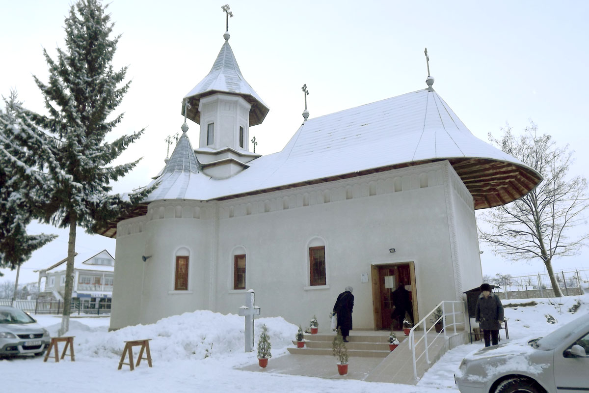 Liturghie arhierească la hramul Bisericii „Sfântul Ioan Botezătorul“ din Paşcani