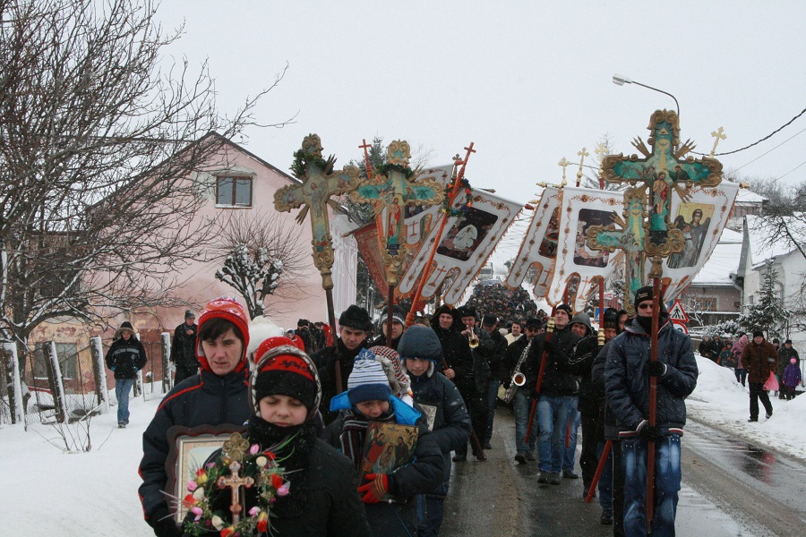 Boboteaza a adunat sute de credincioşi la râul Siret, judeţul Suceava