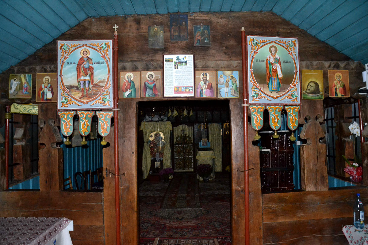 Bisericuţa din satul slatinelor