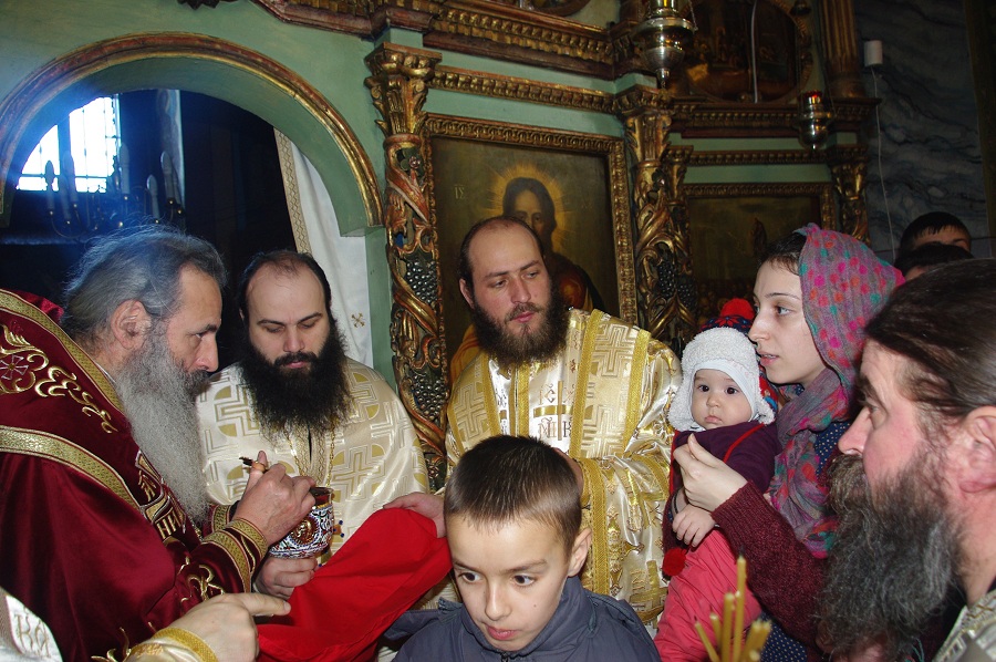 1000 de credincioşi, la Sfânta Liturghie oficiată de IPS Teofan la Urecheni