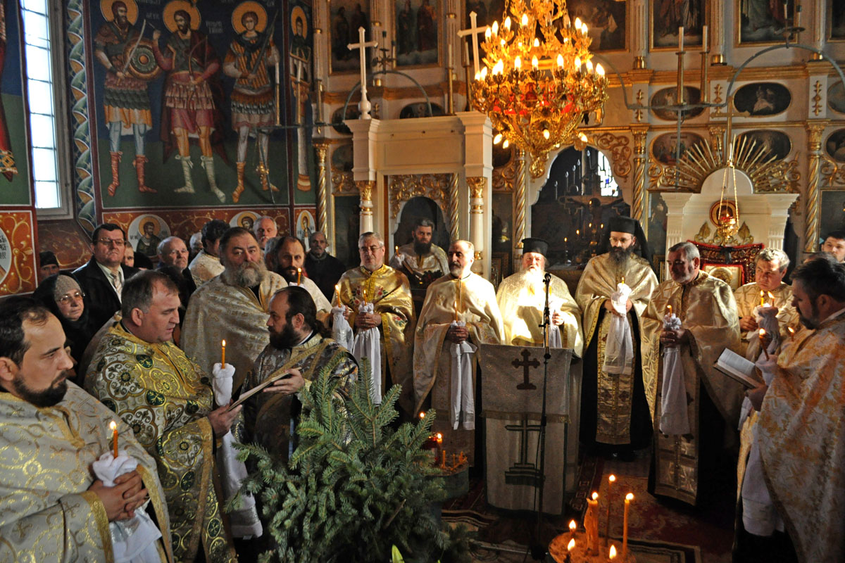 Părintele Constantin Nechifor, înmormântat lângă Biserica „Sfântul Dimitrie“ din Vlădeni