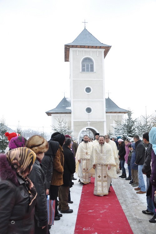 1000 de credincioşi, la Sfânta Liturghie oficiată de IPS Teofan la Urecheni