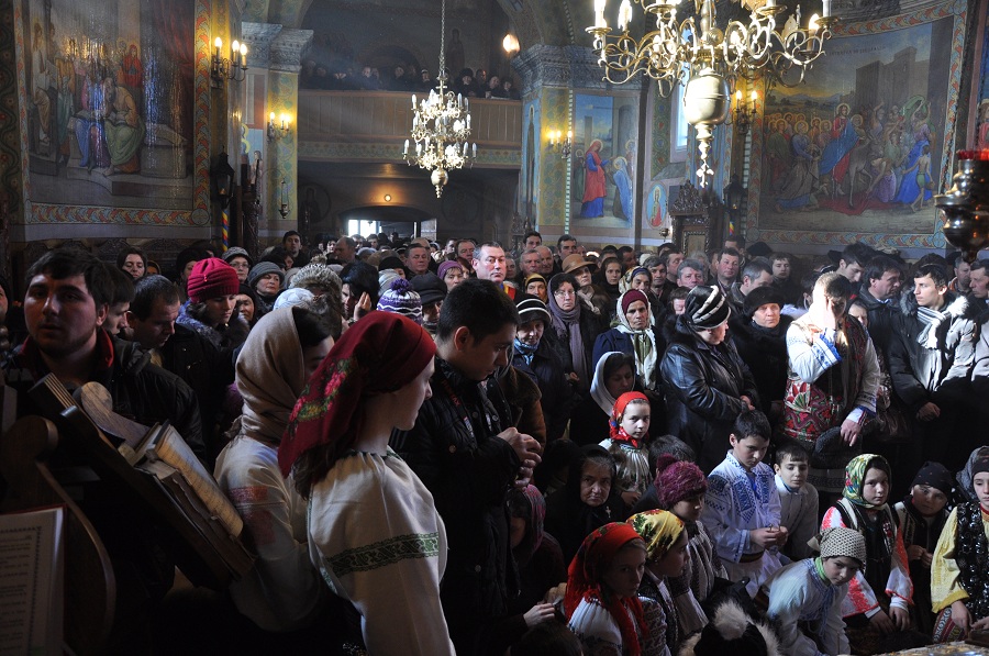 1000 de credincioşi, la Sfânta Liturghie oficiată de IPS Teofan la Urecheni