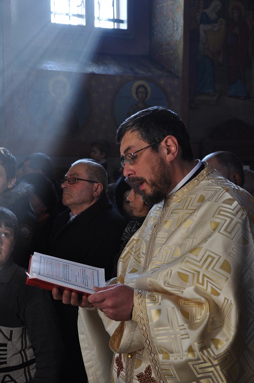 1000 de credincioşi, la Sfânta Liturghie oficiată de IPS Teofan la Urecheni