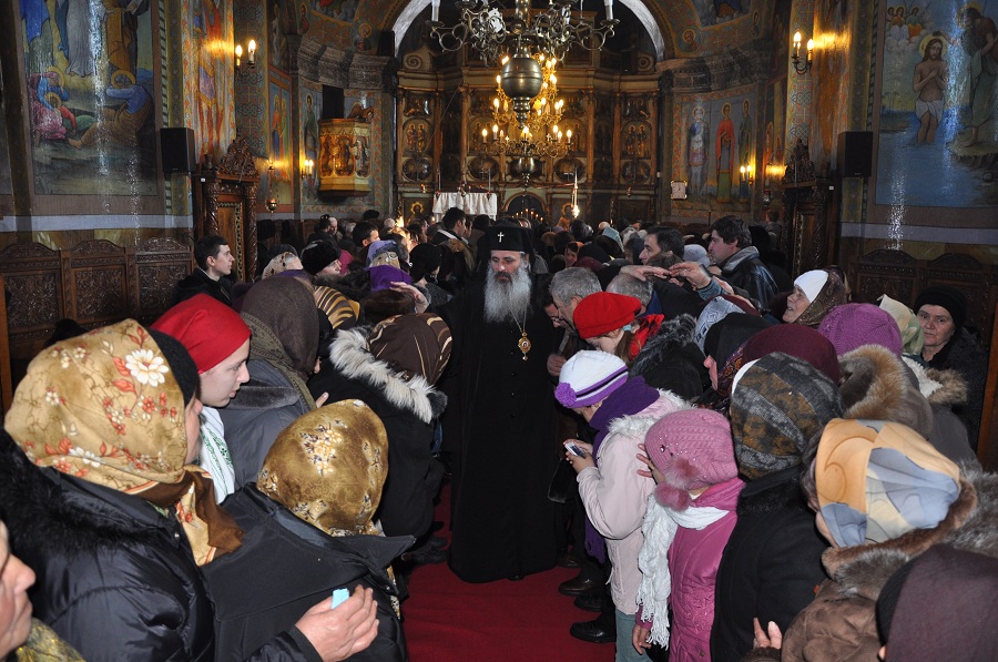1000 de credincioşi, la Sfânta Liturghie oficiată de IPS Teofan la Urecheni