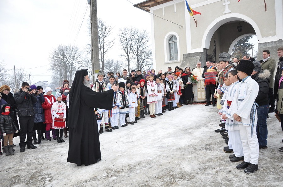 1000 de credincioşi, la Sfânta Liturghie oficiată de IPS Teofan la Urecheni
