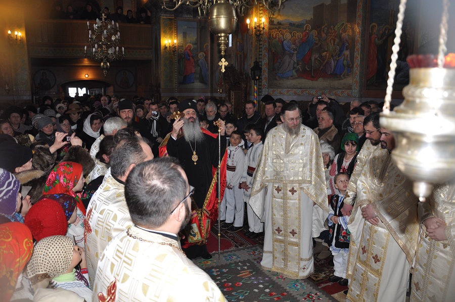 1000 de credincioşi, la Sfânta Liturghie oficiată de IPS Teofan la Urecheni
