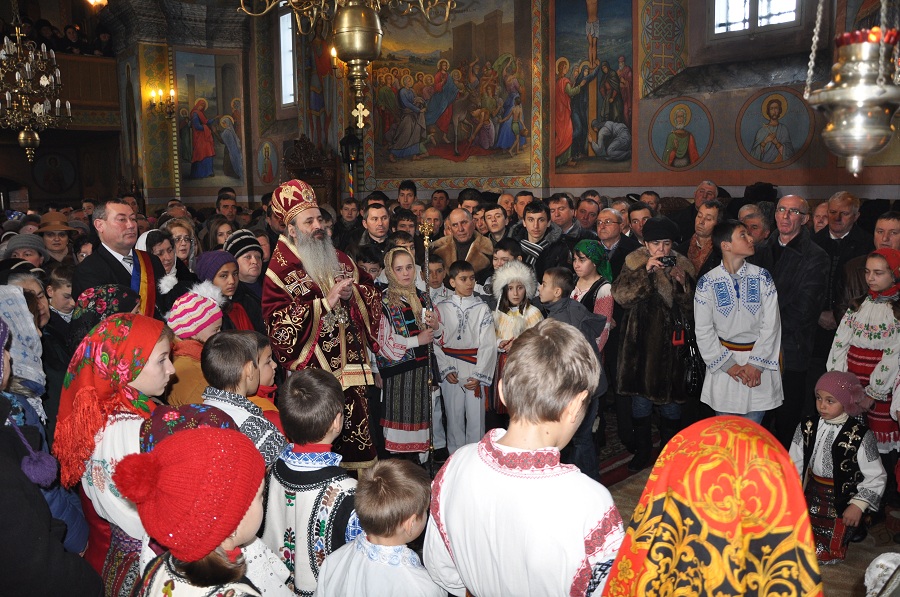 1000 de credincioşi, la Sfânta Liturghie oficiată de IPS Teofan la Urecheni