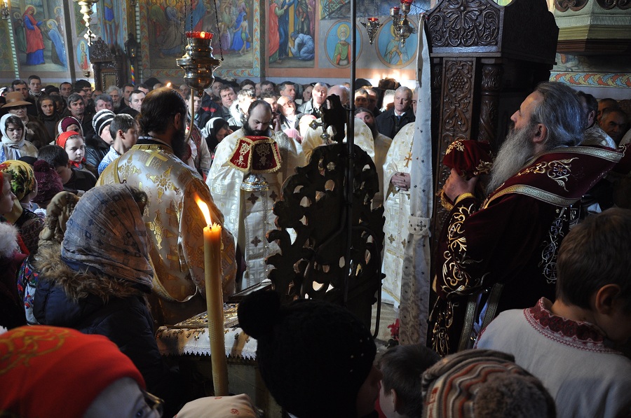 1000 de credincioşi, la Sfânta Liturghie oficiată de IPS Teofan la Urecheni