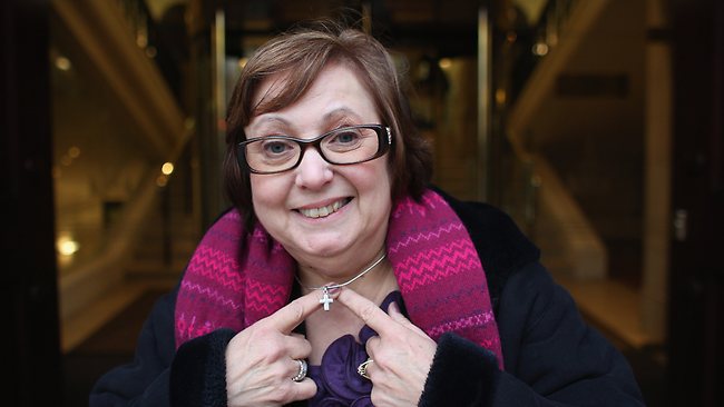 Compania „British Airways”, înfrântă de angajata obligată să renunţe la cruce