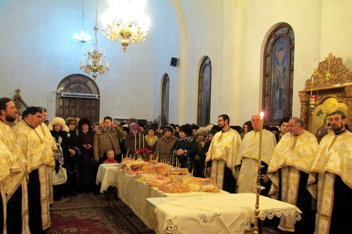 Sărbătoarea Sfântului Vasile cel Mare, la Roman şi Botoşani