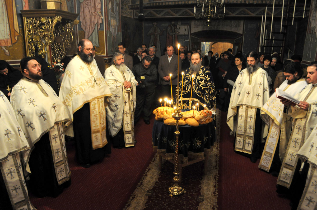 „Sfinţii Atanasie şi Chiril ne-au oferit o mărturie de trăire a credinţei“