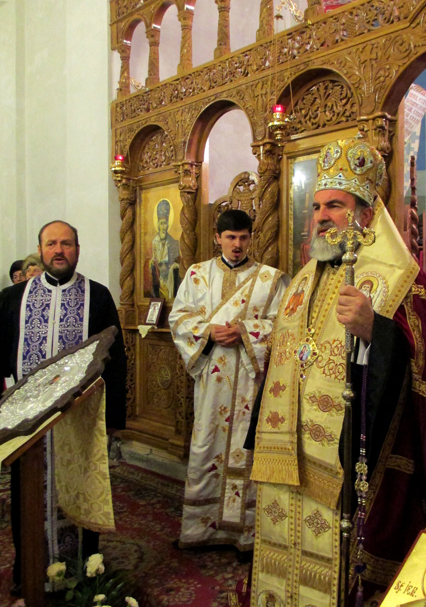 Sărbătoarea Sfântului Vasile cel Mare, la Roman şi Botoşani