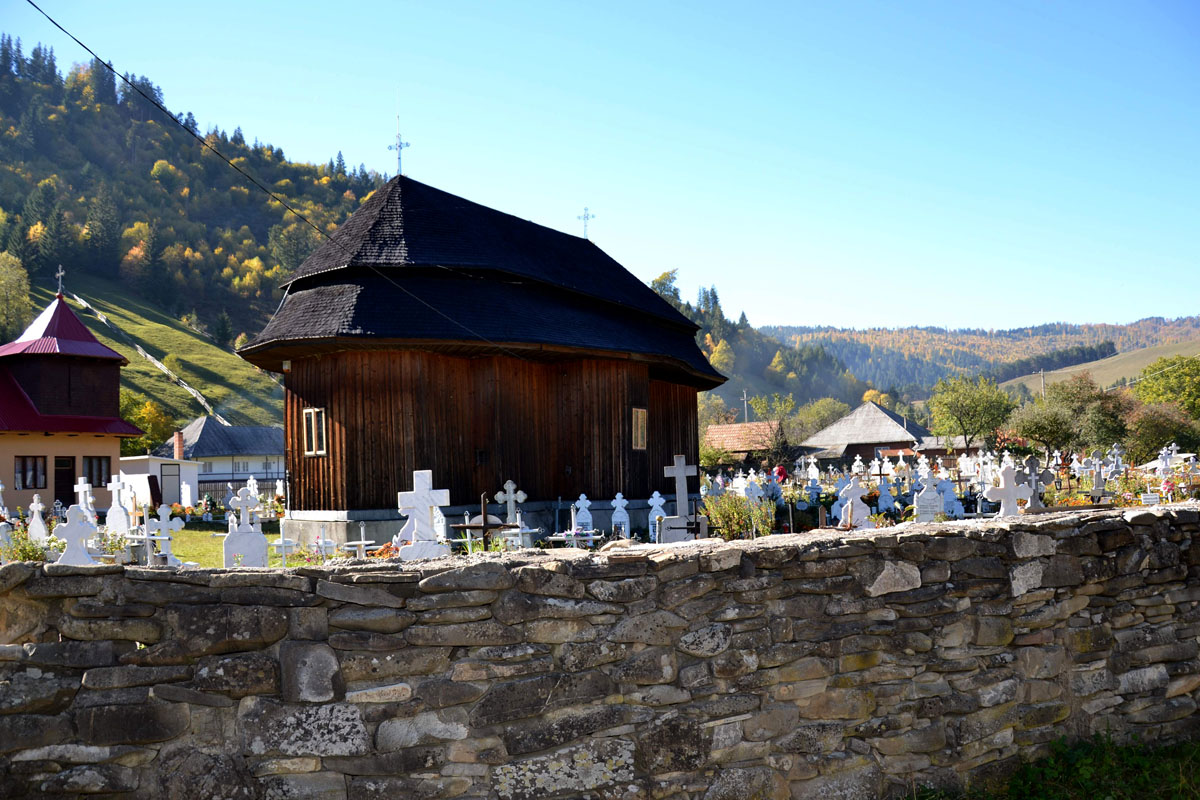 Tainicul lăcaş de lângă apa Bistricioarei