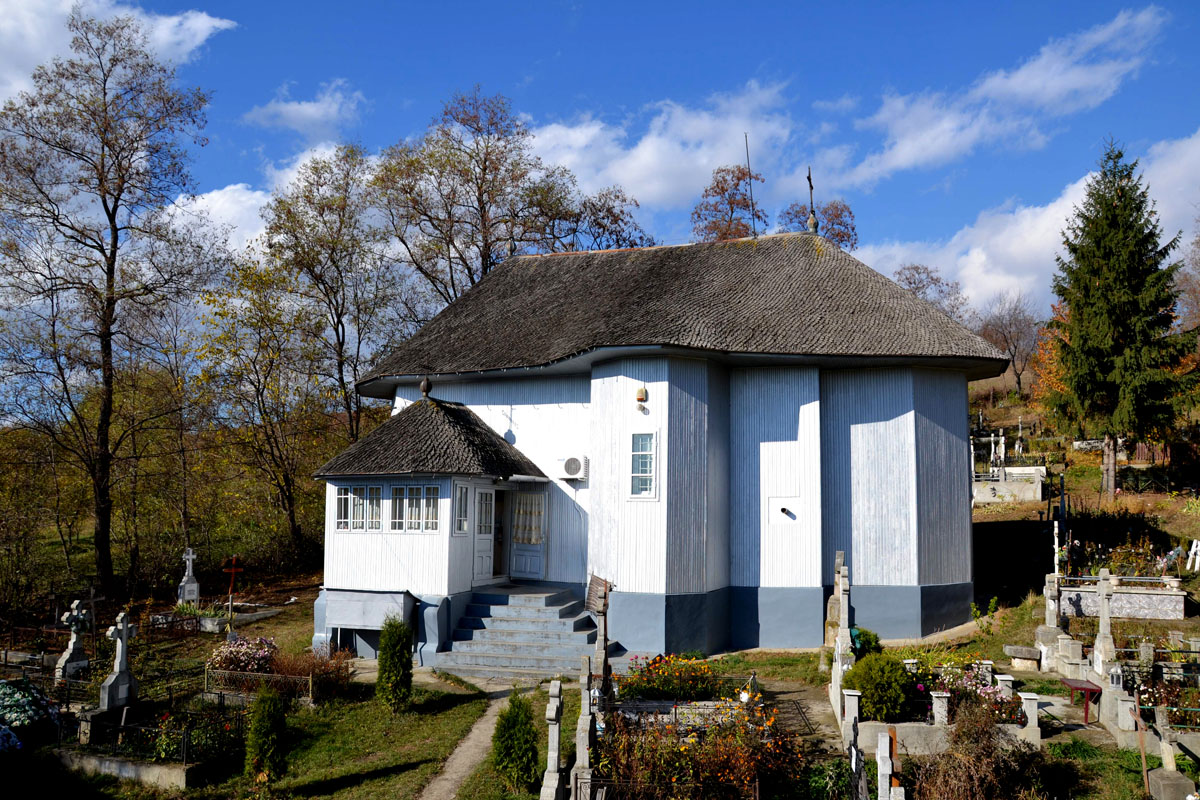 Bisericuţa ultimilor săteni de la Gura Văii Deal