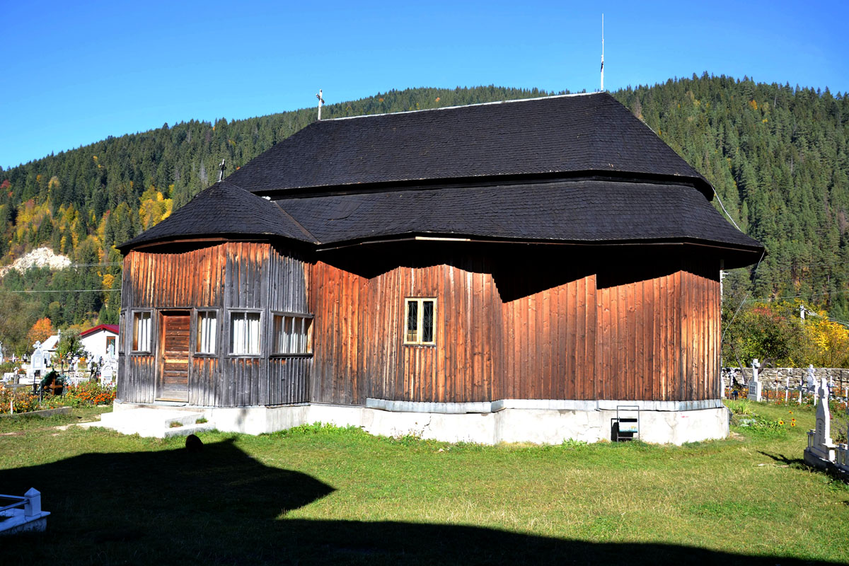 Tainicul lăcaş de lângă apa Bistricioarei