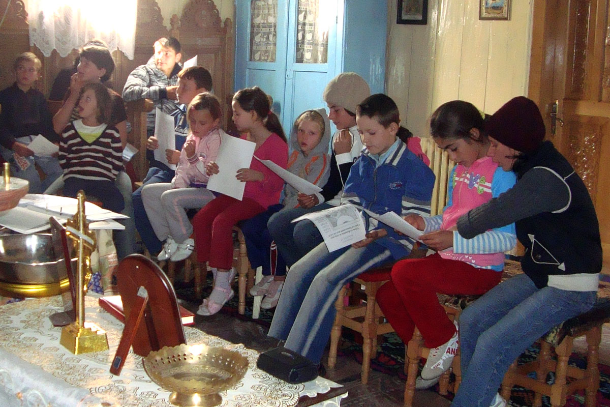 Întâlniri catehetice săptămânale în parohia Hârtop