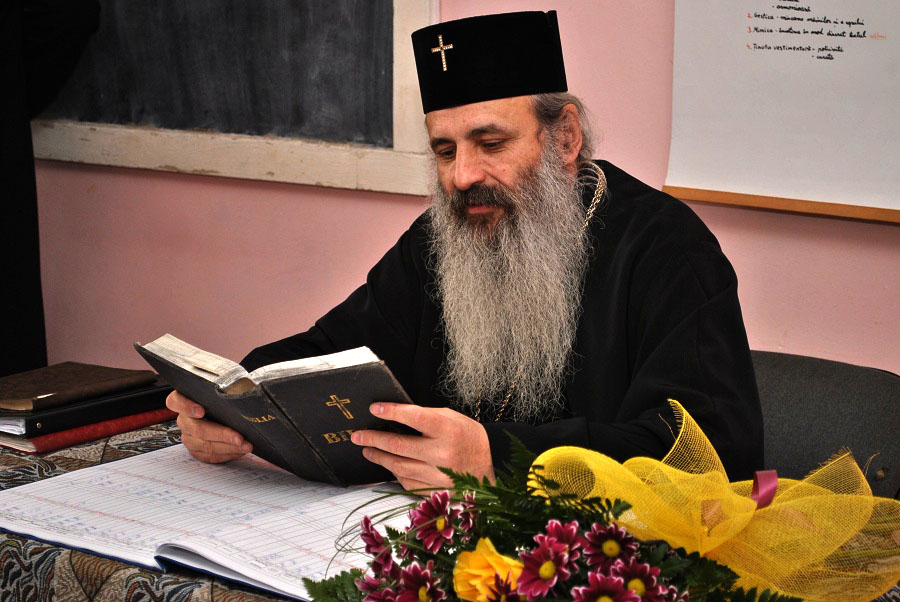 Liturghie arhierească şi lansare de revistă la Seminarul Teologic Dorohoi