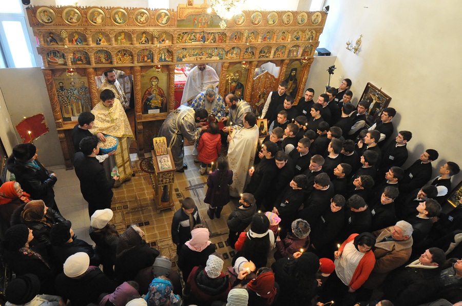 Liturghie arhierească şi lansare de revistă la Seminarul Teologic Dorohoi