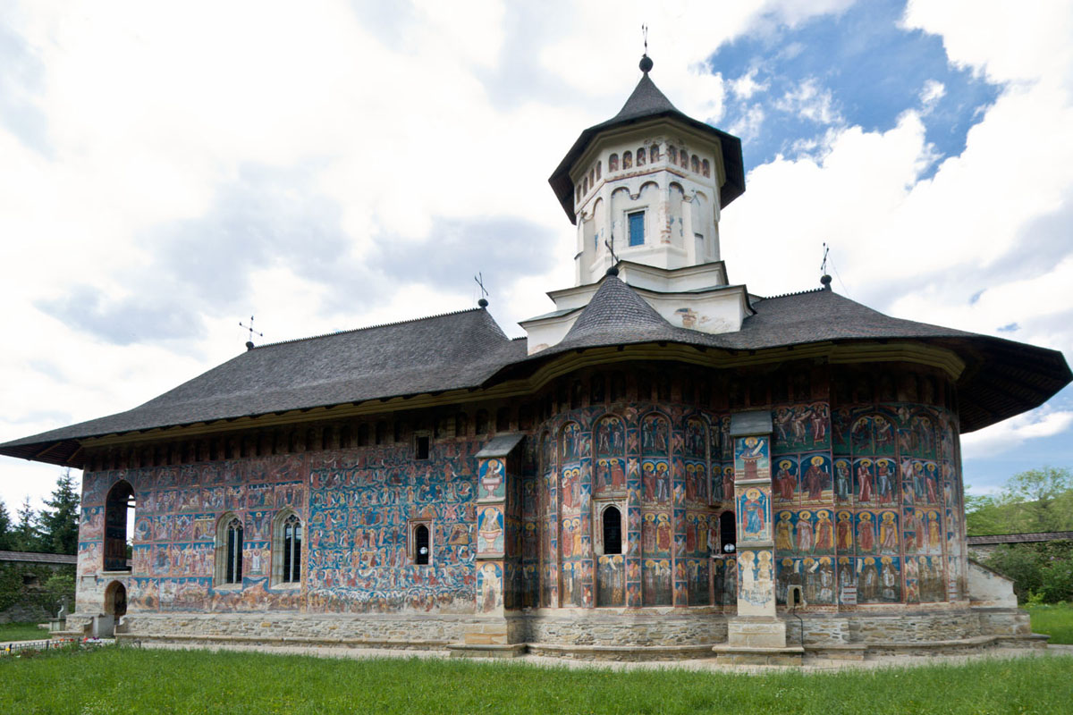 Primăvara cheamă pelerinii la drum