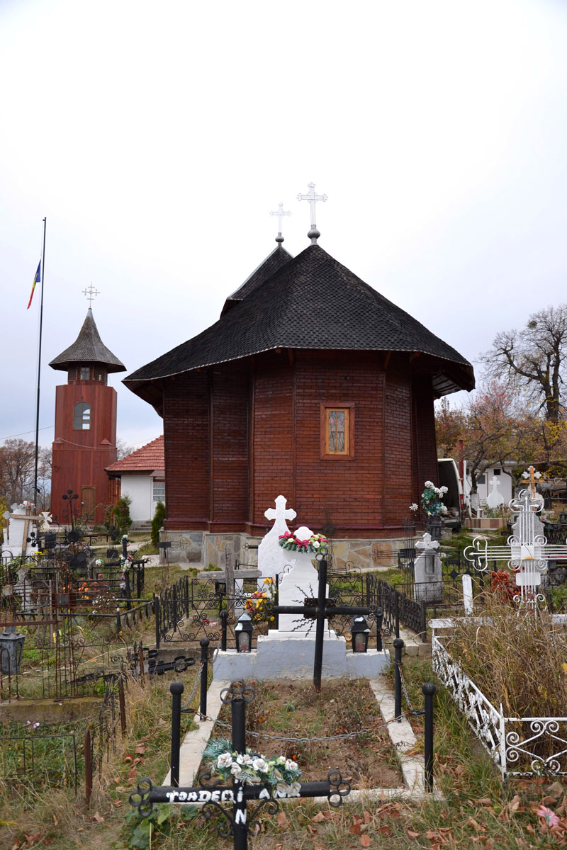 Bisericuţa din Corni: o enclavă de românism