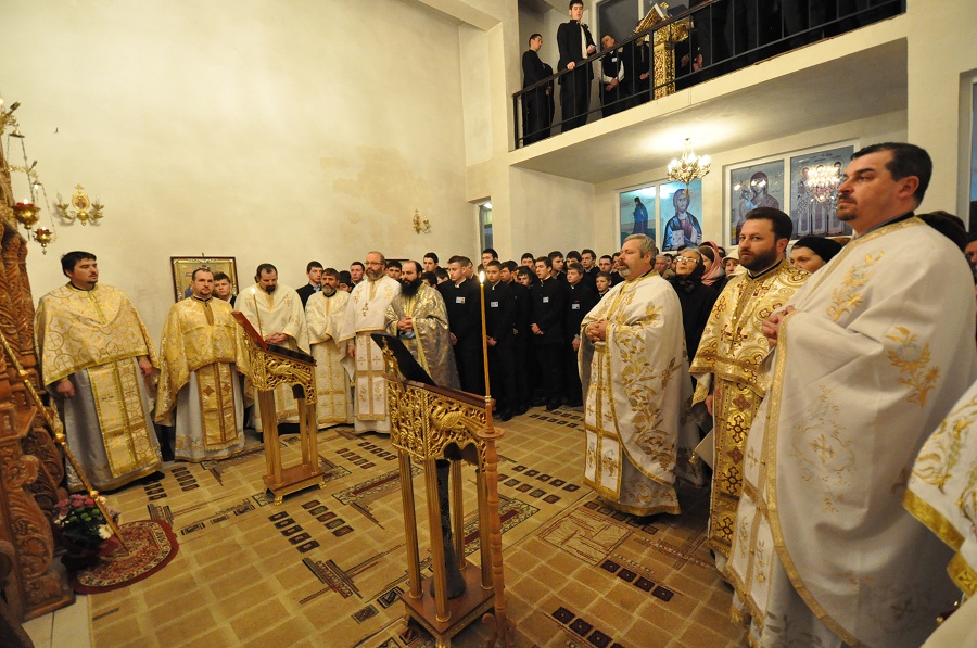 Liturghie arhierească şi lansare de revistă la Seminarul Teologic Dorohoi