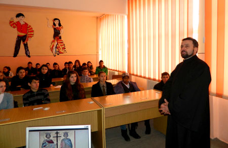 Simpozion dedicat Sfântului Constantin cel Mare, la Grupul Şcolar „J. M. Elias“ din Sascut