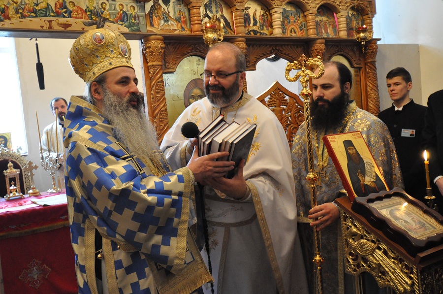 Liturghie arhierească şi lansare de revistă la Seminarul Teologic Dorohoi